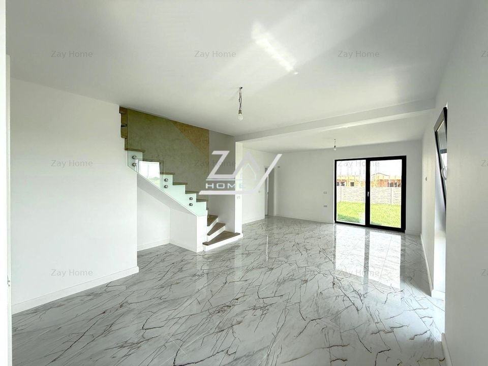 Duplex finalizat despartit prin camera tehnica. 3 dormitoare. 2 balcoane.