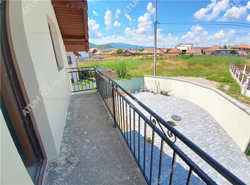 Casa individuala cu 3 camere 2 bai si 250 mp teren langa Sibiu