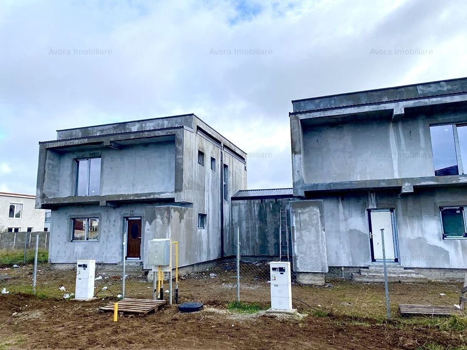 De vanzare duplex 1/2, stil cubic, despartit prin camera tehnica, Sanandrei.