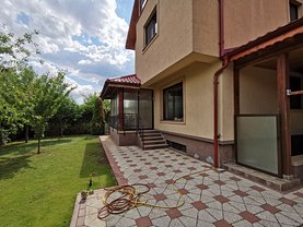 Casa de vânzare sau de închiriat 5 camere, în Bucureşti, zona Străuleşti