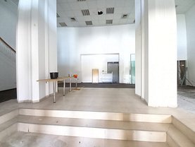Închiriere spaţiu comercial