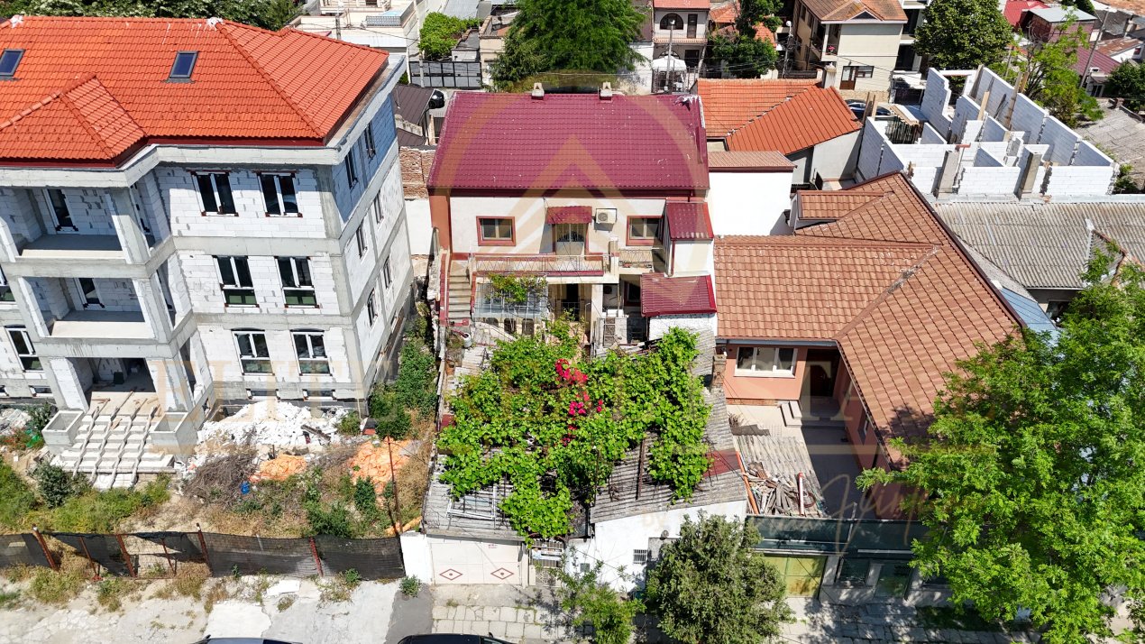 Tomis II - Vanzare casa D+P+1 pe teren de 211 mp cu o deschidere de 9 m.