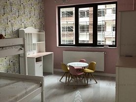 Apartament de vânzare 3 camere, în Braşov, zona Tractorul