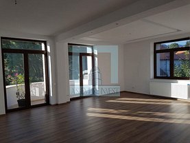 Apartament de închiriat 4 camere, în Braşov, zona Braşovul Vechi
