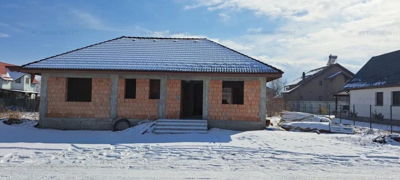 Casa singur in curte la rosu - zona Stupini