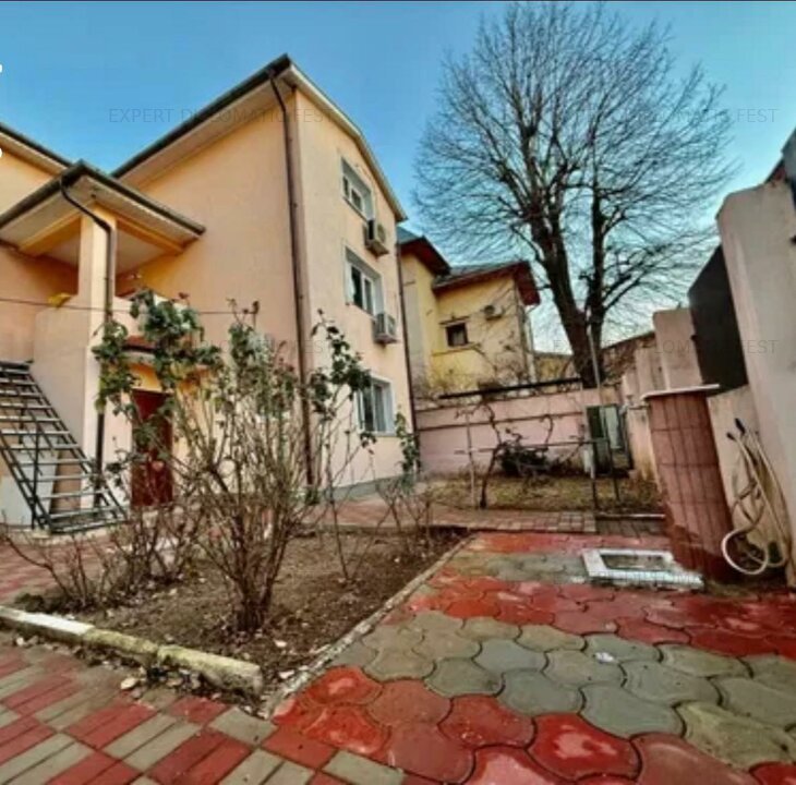 Calea Calarasilor - Vila 8 cam - sup 240 mp - 2000 euro