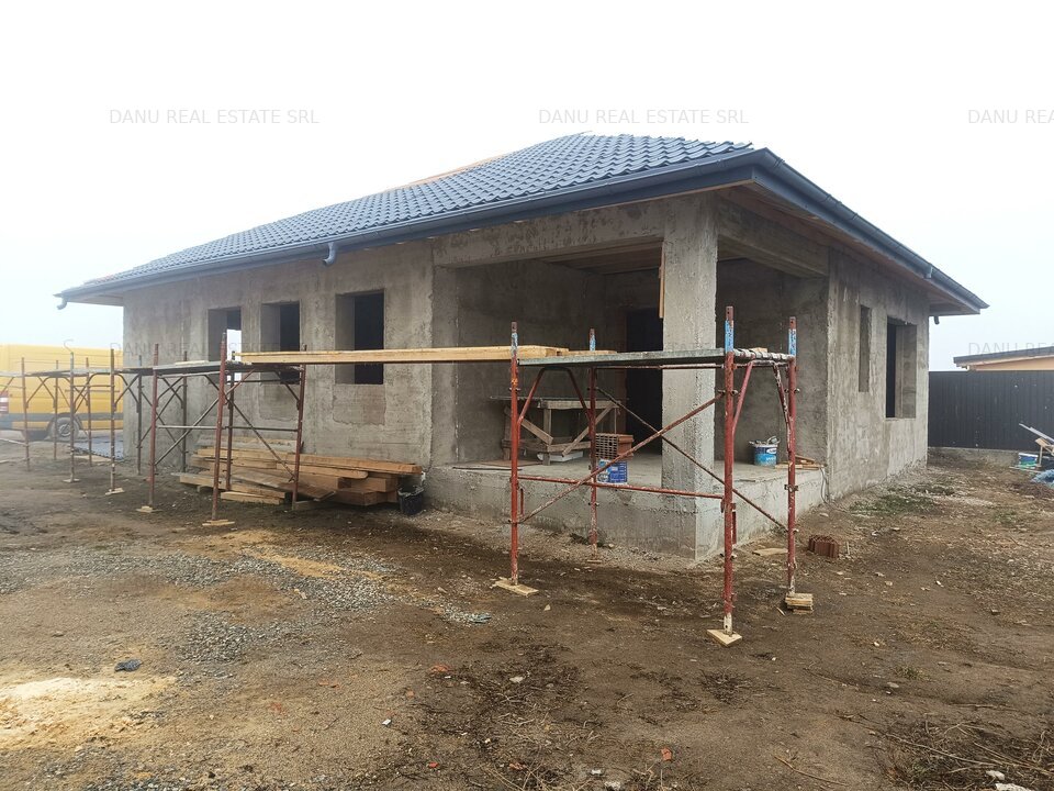 Comision0Ęsa parter 3+1 camere si teren Cristian