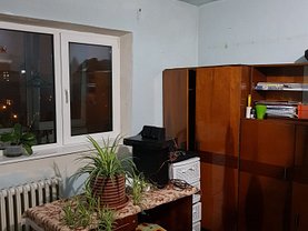 Apartament de vânzare 4 camere, în Oradea, zona Rogerius