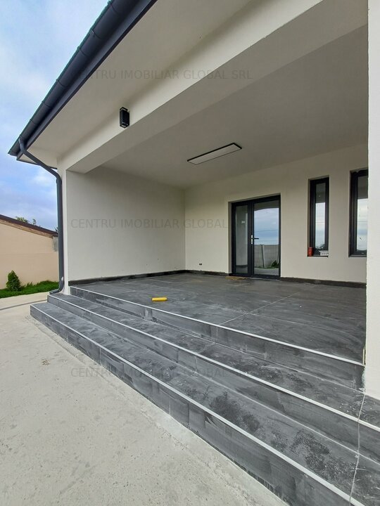 Casa 4 camere 900 mp teren