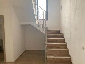 Casa de vânzare 5 camere, în Utvin, zona Central