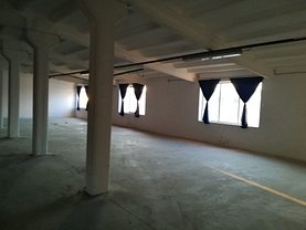 Vânzare spaţiu industrial