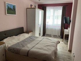 Apartament de vânzare 3 camere, în Floreşti