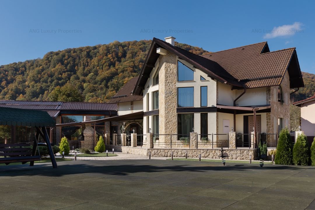 Vila de lux cu piscina zona Bran