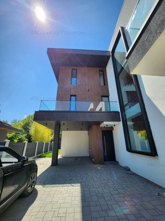 VILA SPECTACULOASĂ ARHITECTURĂ MODERNĂ