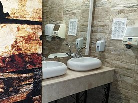 Vânzare spaţiu comercial