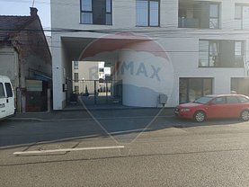 Vânzare spaţiu comercial