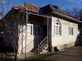 Casa de vânzare 3 camere, în Piscoiu, zona Central