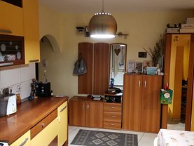 Apartament de vânzare 3 camere, în Oradea, zona Rogerius