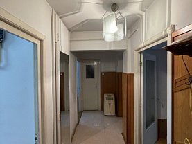 Apartament de vânzare 4 camere, în Oradea, zona Decebal