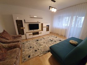 Apartament de vânzare 3 camere, în Bacău, zona Ştefan cel Mare