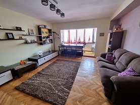 Apartament de vanzare 3 camere, în Bacau, zona Banca Nationala