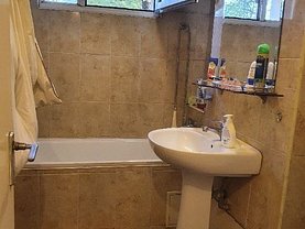 Apartament de vânzare 3 camere, în Bucureşti, zona Titan