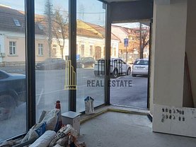 Vânzare spaţiu comercial