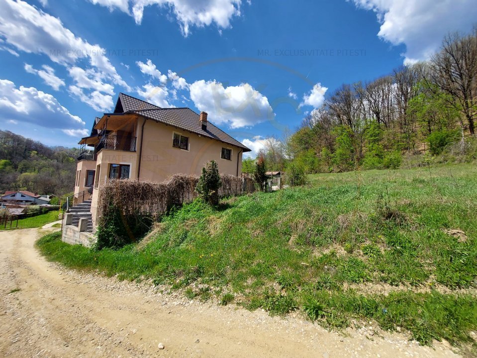 Casa spatioasa cu 6 camere si teren generos, langa padure - Valea Ursului/Arges