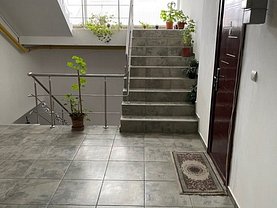 Apartament de vânzare 3 camere, în Miroslava