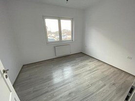 Apartament de vânzare 3 camere, în Dumbrăviţa, zona Nord