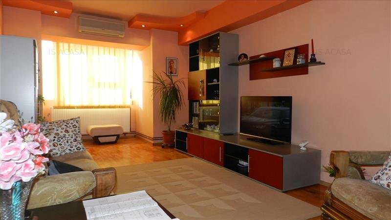 Apartament decomandat cu 4 camere in Rovine - Parculet - imaginea 1