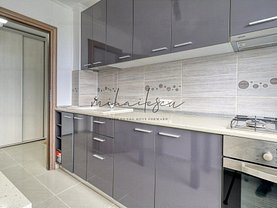 Apartament de vânzare 3 camere, în Bucureşti, zona Titan