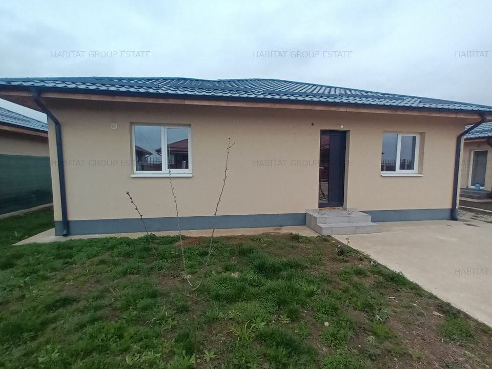 Casa noua cu 4 camere, panouri solare 12 kW si optiune mobilata complet