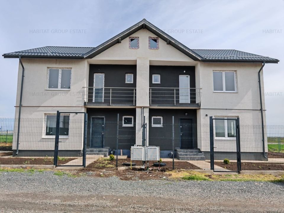 Vila duplex, 4 camere, 135 mp utili, 270 mp teren, 200 m de intrarea pe A0