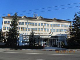 Vânzare spaţiu comercial în Targu-Jiu, Central