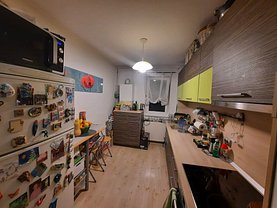 Apartament de vânzare 3 camere, în Braşov, zona Sud-Est