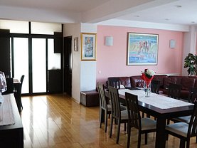 Apartament de vânzare 4 camere în Ramnicu Valcea, Est