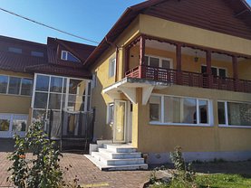 Casa de închiriat 11 camere, în Râmnicu Vâlcea, zona Sud