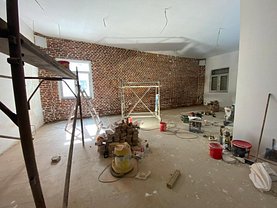 Închiriere spaţiu comercial