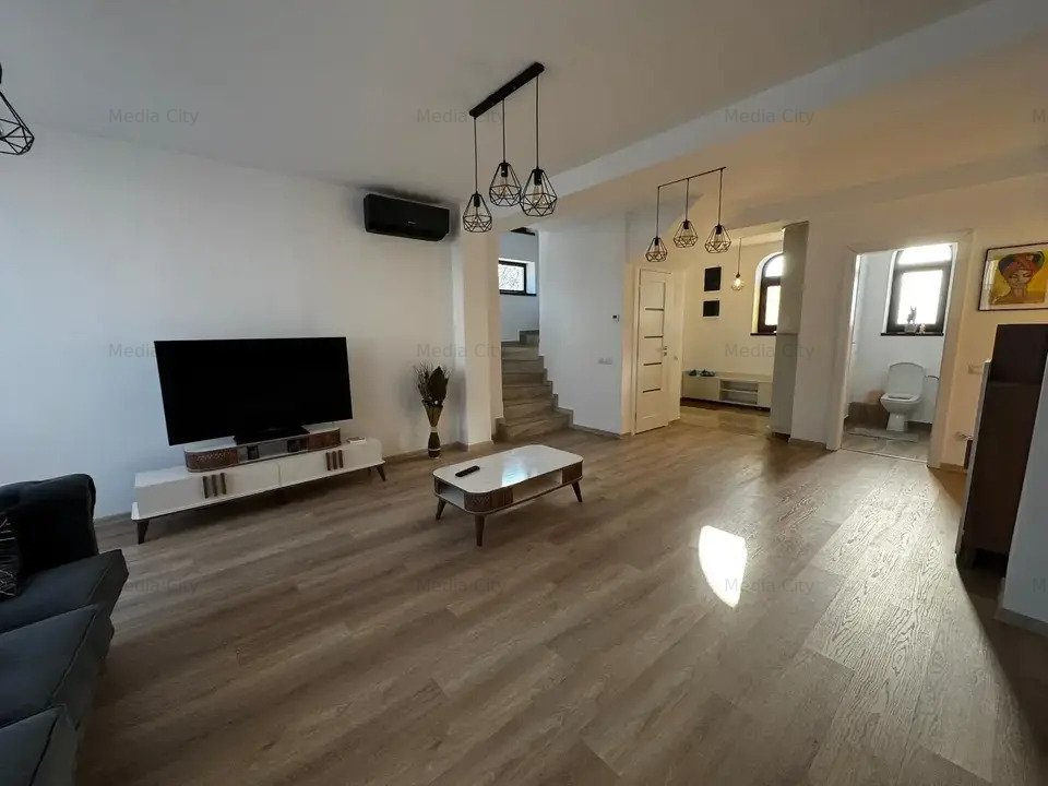 Casă cu etaj şi grădină, în ansamblul Paladin Residence - Corbeanca