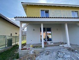 Casa de vânzare 4 camere, în Moşniţa Nouă, zona Central