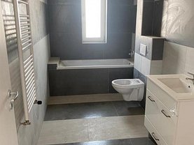 Apartament de vânzare 3 camere, în Dumbrăviţa, zona Nord