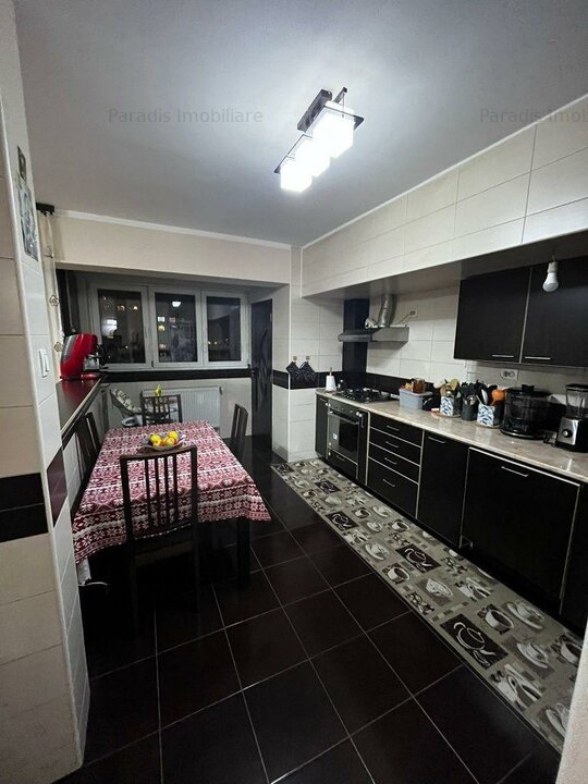 Vand apartament 4 camere zona Pantelimon