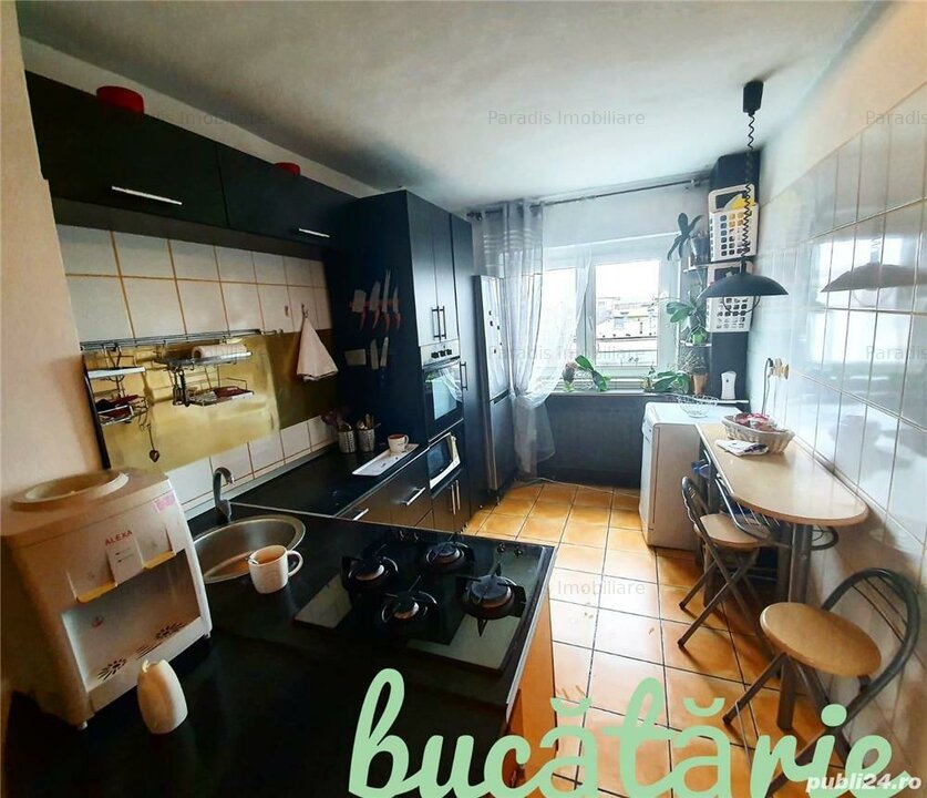 Vand apartament 4 camere zona Militari strada Apusului