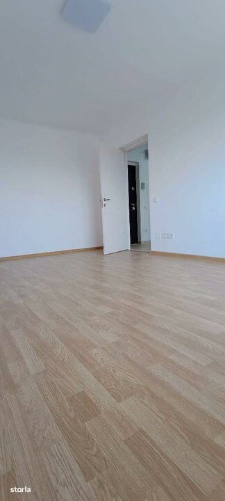 Vand apartament 4 camere Militari strada Barsanesti