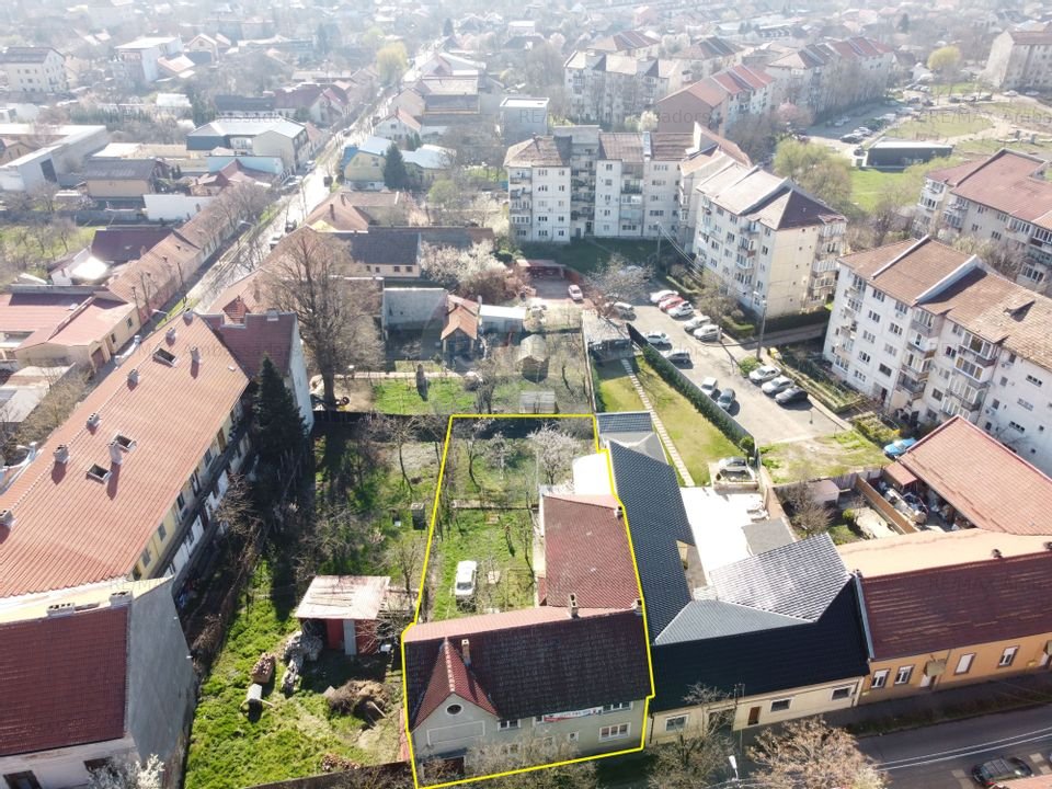 Casa individuala spatioasa cu potential in zona Lunei