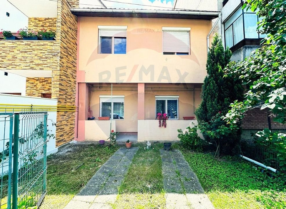 Casa / Vila cu 5 camere de vanzare in zona Cetatii