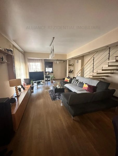 Sector 4- Casa Individuala 4 camere , 3 bai!