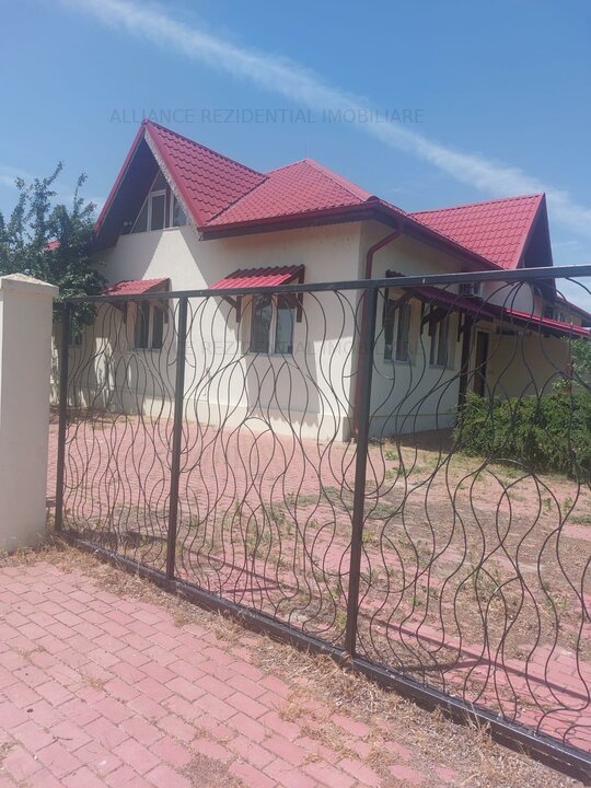 Casa deosebita,zona Mamina.Teren 1120 mp.Mutare imediata !