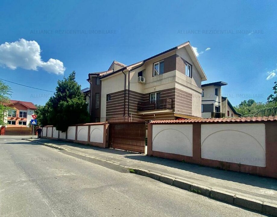 Casa individuala P+1+M, Aparatorii Patriei - Teren 471 MP